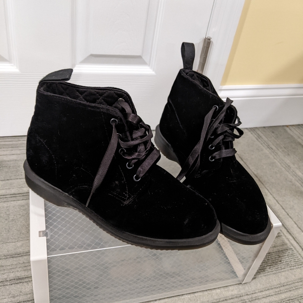 Dr Martens Velvet shoe